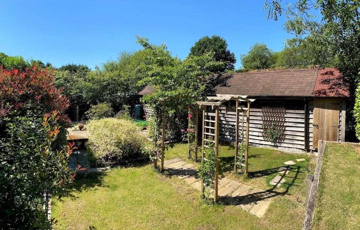 Вілла The Tool Shed Nestled In Idyllic Countryside Linchmere Екстер'єр фото