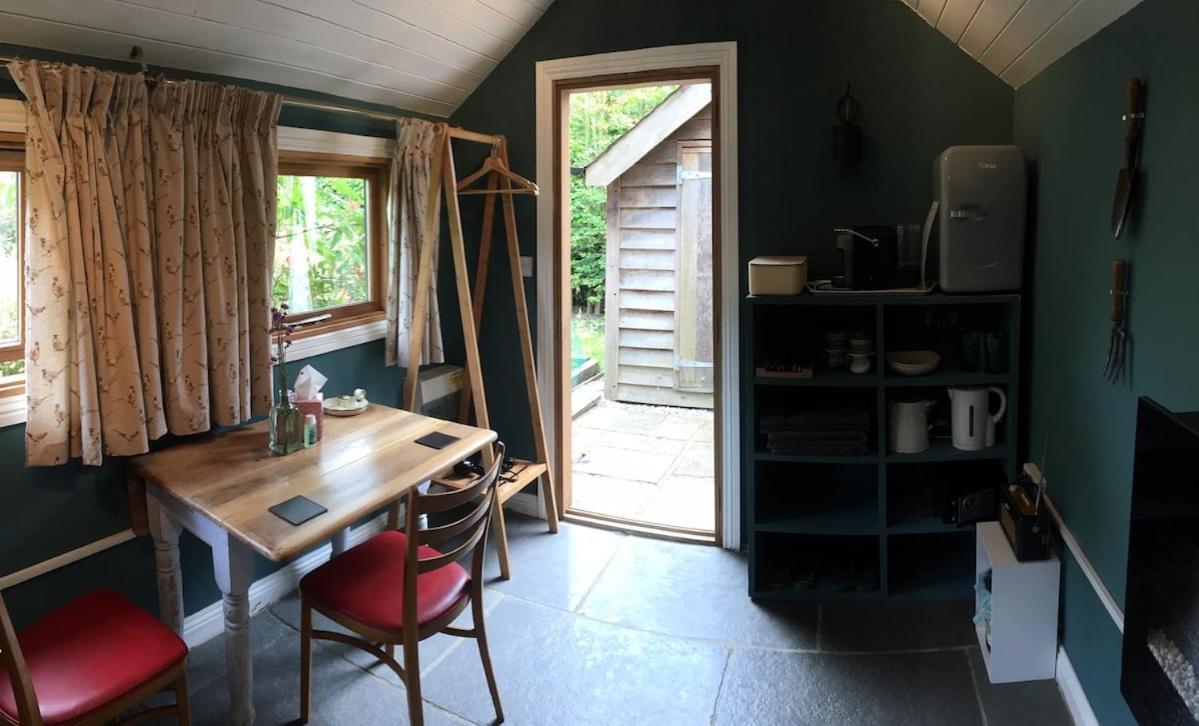 Вілла The Tool Shed Nestled In Idyllic Countryside Linchmere Екстер'єр фото